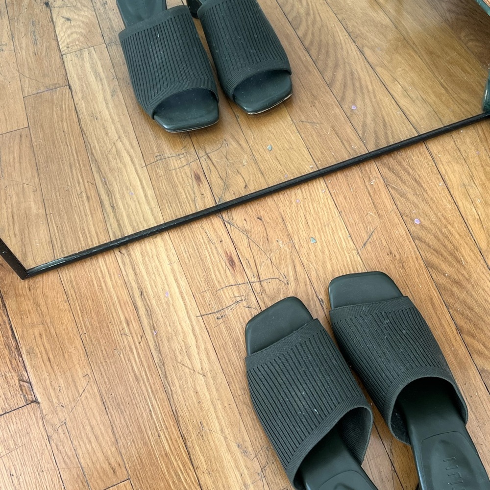 TJIN kitten heels
